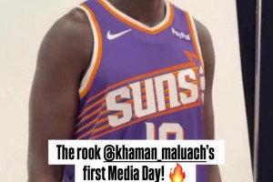 楊瀚森的好哥們！馬盧阿奇身穿太陽(yáng)球衣拍攝定妝照，笑容滿面