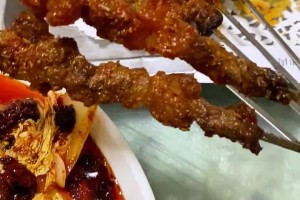 帶上貨了？朱芳雨吃陜西燒烤聊曾凡博：他跳出了CBA舒適區(qū)！