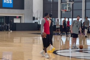 加油，曾凡博已正在參與籃網(wǎng)隊的球隊訓練營??！