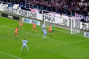 錯(cuò)失絕殺！麥肯尼近距離打門太正，直接被門將沒收！