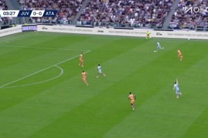 這都不傳？庫普梅納斯斷球小角度低射被撲！奧蓬達(dá)包抄空門跪地了