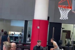 快船開啟訓(xùn)練營 歐錦賽受傷的博格丹恢復(fù)神速底角連連三分命中~