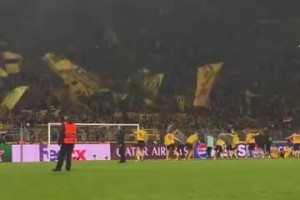 外戰(zhàn)大黃蜂！歐冠主場(chǎng)戰(zhàn)勝對(duì)手，多特賽后球迷互動(dòng)環(huán)節(jié)！