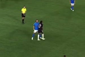 拜仁球員從未有過的松弛感！奧利塞在大比分領(lǐng)先后模仿安東尼轉(zhuǎn)圈