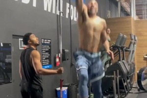 畢竟是千禧年?duì)钤?7歲了還這么能飛啊