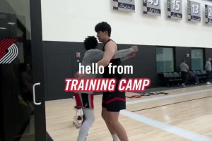 塞布爾上來就熊抱楊瀚森開拓者眾將精神飽滿迎接訓練營