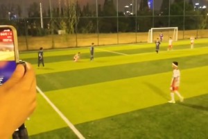 博主：徐州市隊(duì)教練教小孩廢人的動(dòng)作，可悲的是對(duì)方家長樂在其中