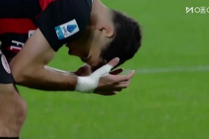 逆天！凱利禁區(qū)放倒希門尼斯送點！普利西奇主罰直塞射上看臺！