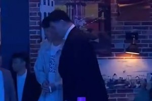 中國男籃的過去與現(xiàn)在！名場面：姚明把楊瀚森介紹給韋德！
