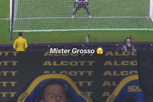 表情亮了！格羅索本不想看罰點(diǎn)球過程，最后還是被迫營業(yè)