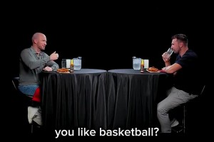 淚目了！東契奇挑戰(zhàn)死亡辣翅采訪！