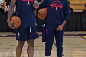 保羅和萊昂納德也不知道聊啥呢 這么嚴謹?shù)谋砬? >
                                        </div>
                                    </div>
                                                                        <div   id=