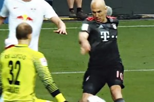 歡迎來到羅本走廊！曾經(jīng)的絕殺可是羅本的專利！