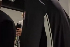 1分鐘沒撈著！曾凡博賽前和籃網(wǎng)隊友一起，還“爆錘”攝像頭