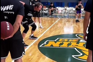 小卡盛贊大洛：我船終于有了個能投三分的大個子！不用讓2米出頭的球員頂內(nèi)線了！