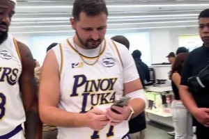 驚！球迷在手機(jī)店遇到“老詹”與“盧卡”在挑新iPhone