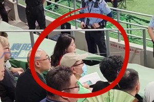 孤勇者！當(dāng)年一位海港女球迷獨自坐在國安球迷看臺，最終被勸離