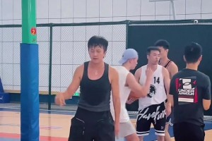 鄧超的籃球主打基本功，終結(jié)真有兩下子哦