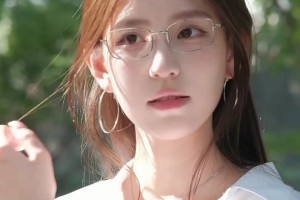 換賽道了？雞腿諾的校園風(fēng)穿搭 確實是美啊~