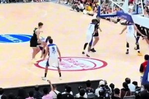 解說依力談周鵬肘擊對手：這是非常惡劣，違反體育道德精神的動作