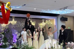 過分了，伴郎不但搶捧花，還要下快攻