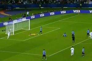 看了C羅這個視頻，讓人覺得凌空抽射很簡單