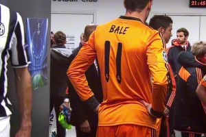 當(dāng)年對陣尤文，C羅身穿橙色衣服率皇馬眾將出場，太帥了