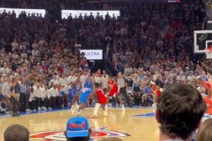 這就是雙MVP！亞歷山大關(guān)鍵時刻單吃阿門進超難絕平中投！