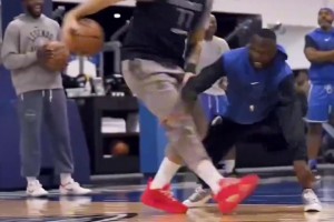 077慵懶的方式看著又是那么舒服，漫不經(jīng)心卻又那么牛逼