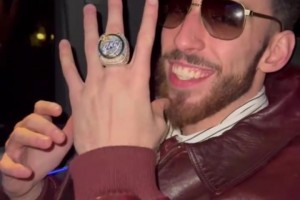 中國球迷們聽到了嗎？切特用中文秀戒指！