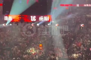 會(huì)來事！楊瀚森首秀入場！DJ用中文介紹：石牛好~楊瀚森