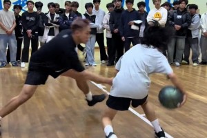 天秀！初中生小女孩和野球手程鑫凱單挑 秀出招牌轉體拉桿大風車