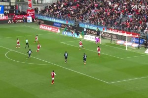 后衛(wèi)梅開二度！阿什拉夫破門雙響，巴黎2-0領(lǐng)先