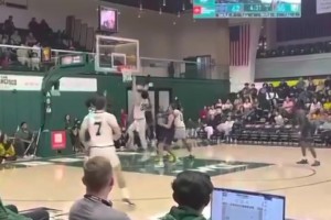 這對抗+腳步！王俊杰左手挑籃&連續(xù)滯空上籃生涯新高23分