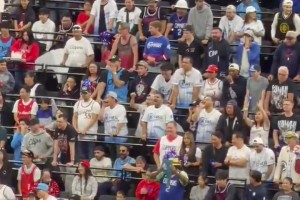 比盧普斯被捕！快船主場球迷齊聲高喊“FBI”干擾