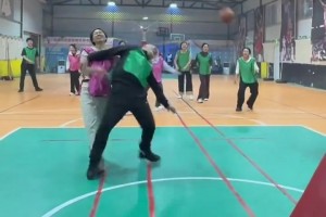 野球場小姐姐直接抱摔大哥，這真的不是AI生成的嗎