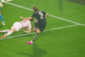 這就是神鋒！凱恩高難度破門我玩游戲都踢不出來這種