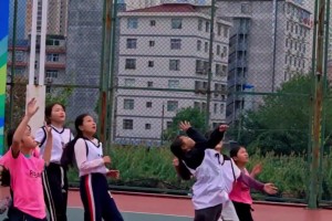 她是怎么做到全場個子最小但又這么厲害