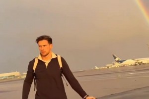 今晚好運(yùn)加持？拜仁抵達(dá)巴黎時(shí)遇見落日彩虹 